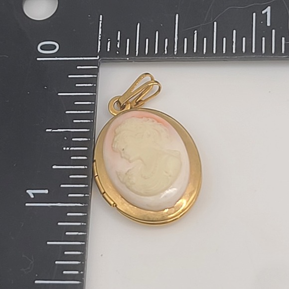 Vintage Cameo Locket Gold Tone Pendant - Picture 8 of 9